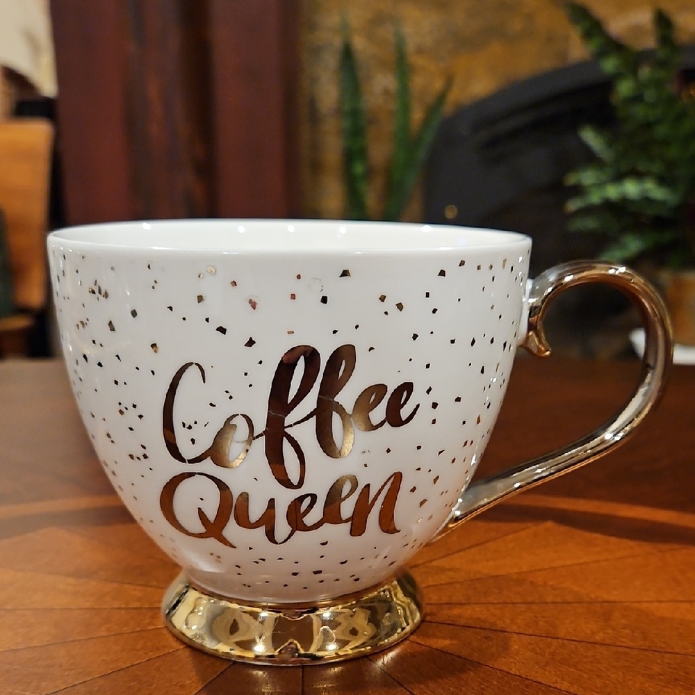 Nanette Lepore White and Gold Coffee/Tea Mug
